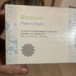 Blossom Place 'n' Punch Floral Punch Tool - White & Light Blue